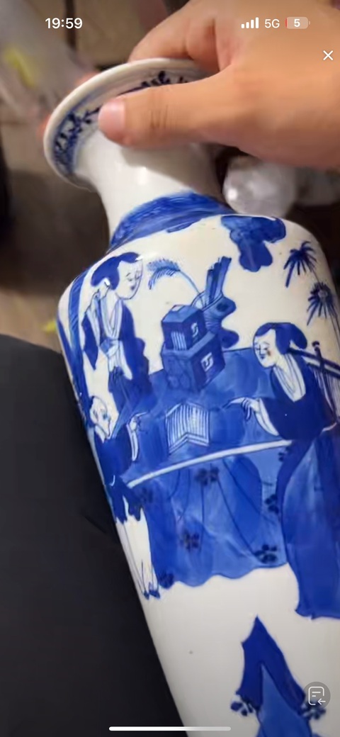 古玩陶瓷人物紋青花瓶真品鑒賞圖