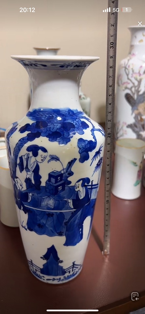古玩陶瓷人物紋青花瓶真品鑒賞圖