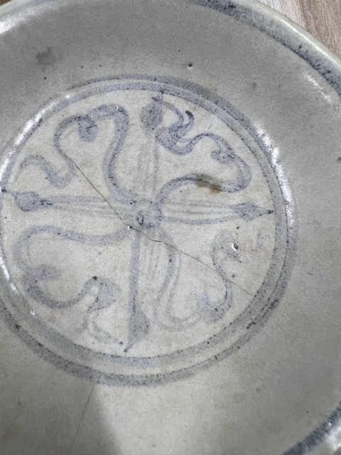 古玩陶瓷十字杵紋青花盤真品鑒賞圖