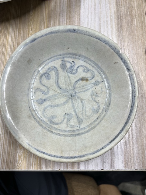 古玩陶瓷十字杵紋青花盤真品鑒賞圖