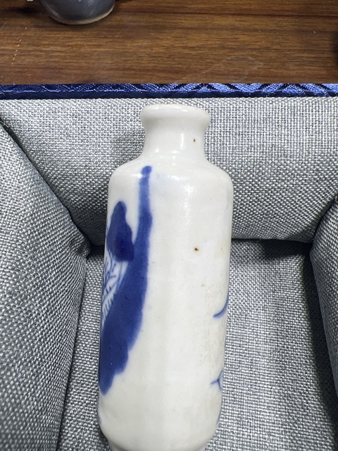古玩陶瓷青花山水人物紋鼻煙壺真品鑒賞圖