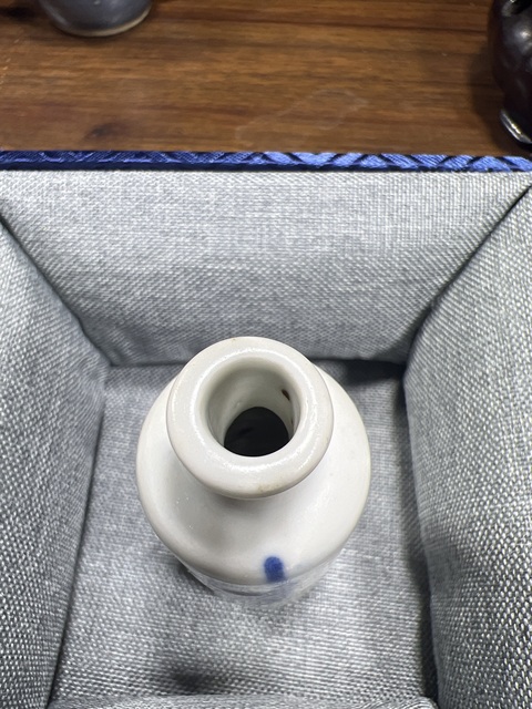 古玩陶瓷青花山水人物紋鼻煙壺真品鑒賞圖