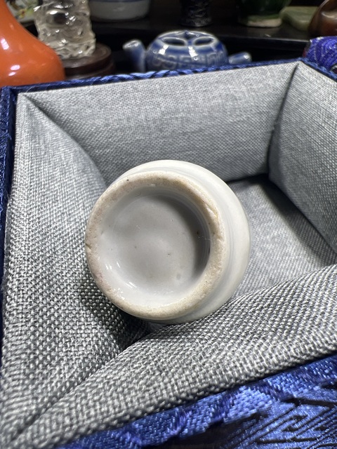 古玩陶瓷青花山水人物紋鼻煙壺真品鑒賞圖