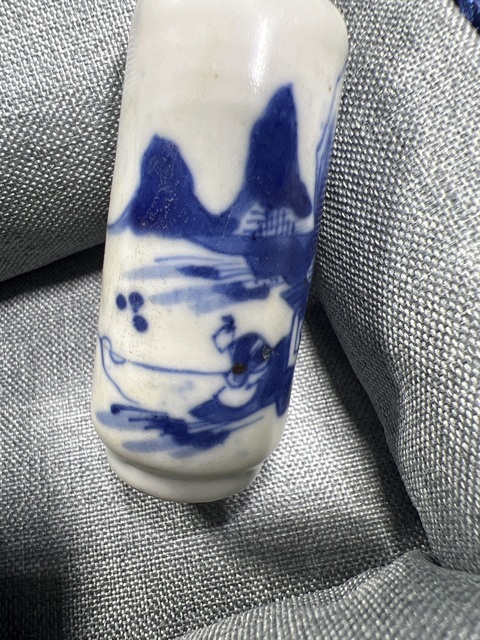 古玩陶瓷青花山水人物紋鼻煙壺真品鑒賞圖