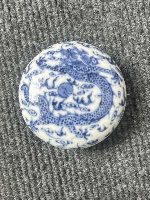 古玩陶瓷青花云龍紋印盒真品鑒賞圖