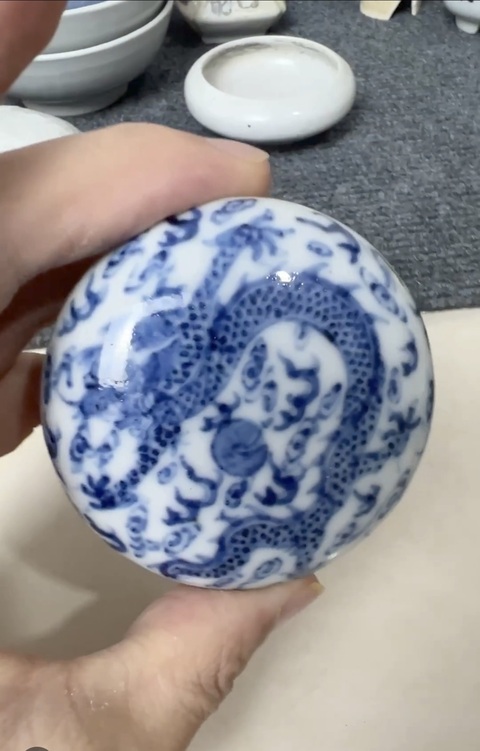 古玩陶瓷青花云龍紋印盒真品鑒賞圖