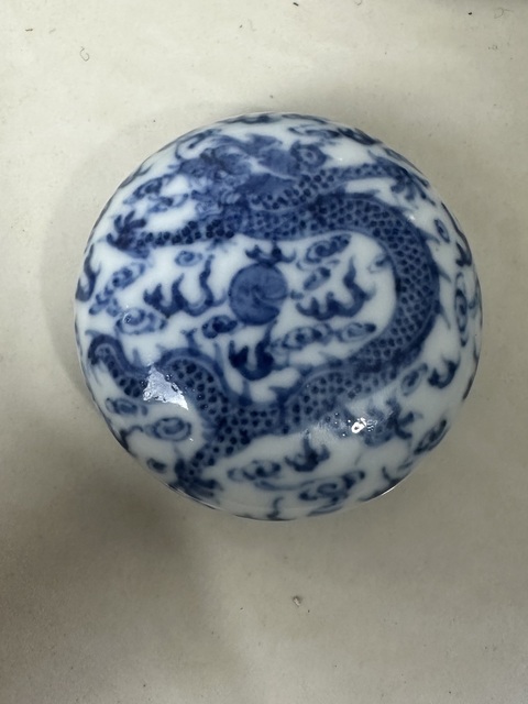 古玩陶瓷青花云龍紋印盒真品鑒賞圖