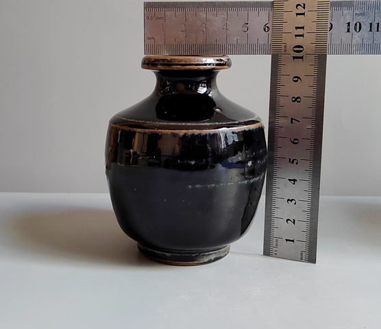 古玩陶瓷黑釉小瓶真品鑒賞圖
