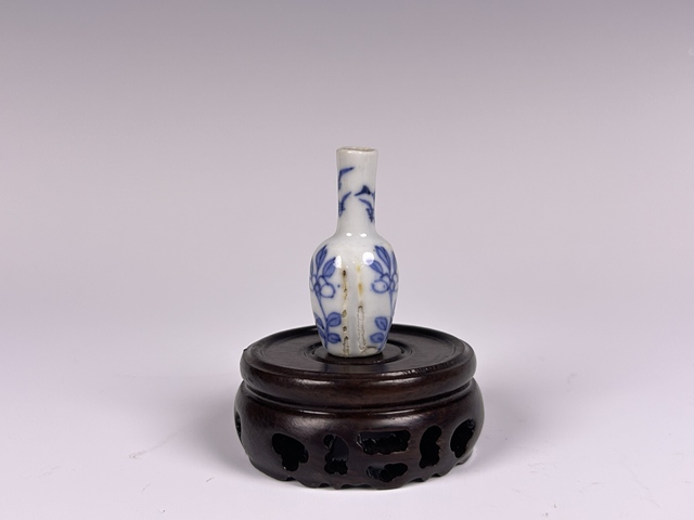古玩陶瓷清康熙·青花花卉瓶拍賣,當(dāng)前價(jià)格0元