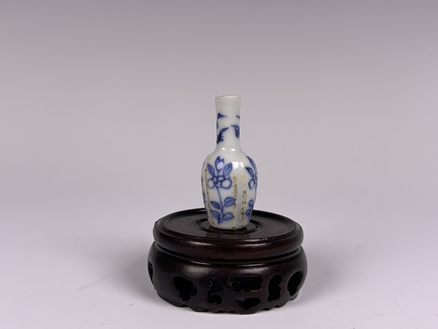 古玩陶瓷清康熙·青花花卉瓶拍賣,當(dāng)前價(jià)格0元