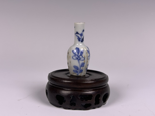 古玩陶瓷清康熙·青花花卉瓶拍賣,當(dāng)前價(jià)格0元