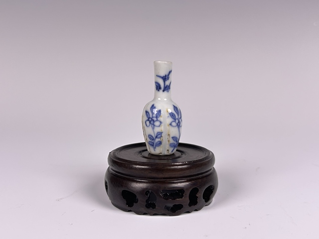 古玩陶瓷清康熙·青花花卉瓶拍賣,當(dāng)前價(jià)格0元