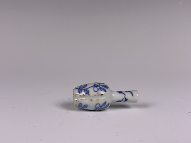 古玩陶瓷清康熙·青花花卉瓶拍賣,當(dāng)前價(jià)格0元