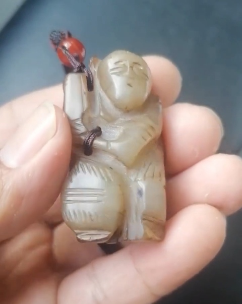 古玩玉器岫玉雕“童子”真品鑒賞圖