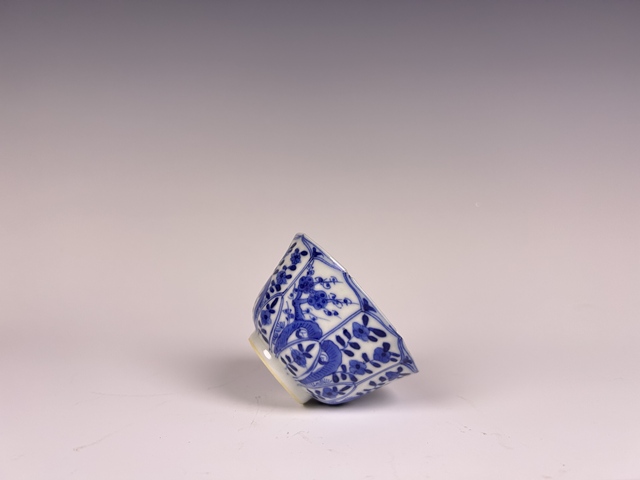 古玩陶瓷清晚期·青花花卉杯拍賣,當前價格0元