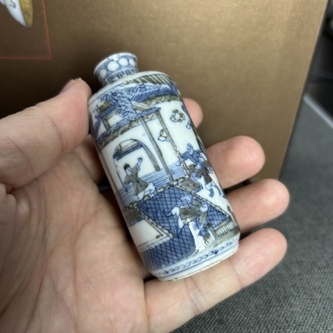 古玩陶瓷青花釉里紅人物故事紋鼻煙壺真品鑒賞圖