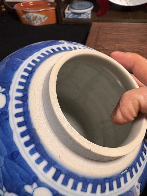 古玩陶瓷青花留白冰梅紋罐真品鑒賞圖