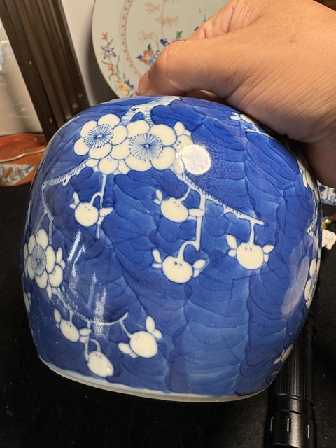古玩陶瓷青花留白冰梅紋罐真品鑒賞圖