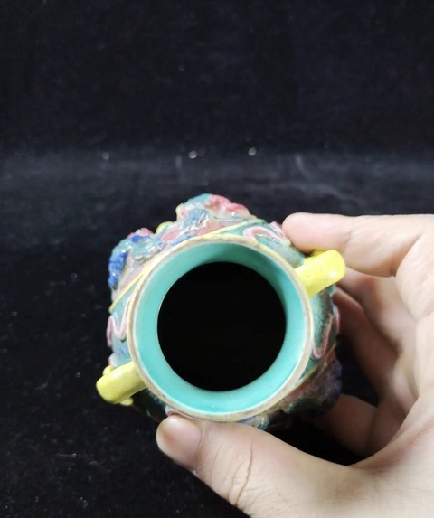 古玩陶瓷粉彩堆塑獅紋琵琶尊真品鑒賞圖
