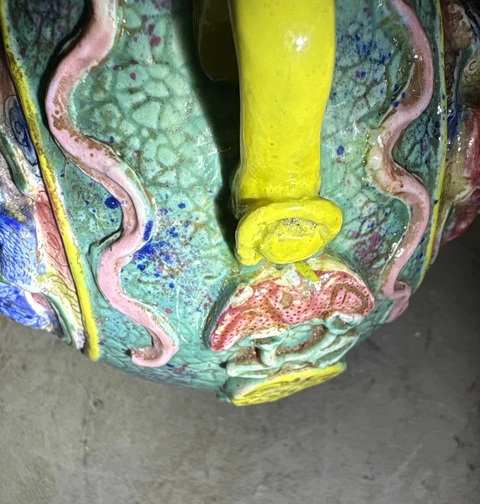 古玩陶瓷粉彩堆塑獅紋琵琶尊真品鑒賞圖