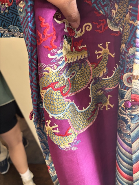 古玩雜項刺繡龍袍真品鑒賞圖