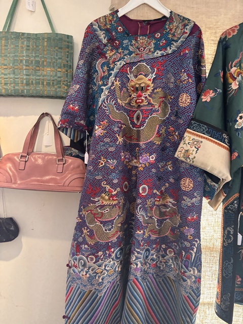 古玩雜項刺繡龍袍真品鑒賞圖