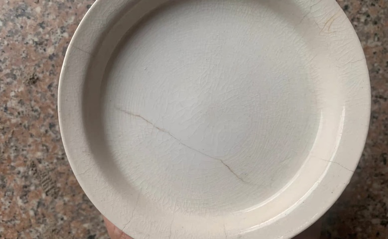 古玩陶瓷白釉折沿盤真品鑒賞圖