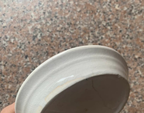 古玩陶瓷白釉折沿盤真品鑒賞圖