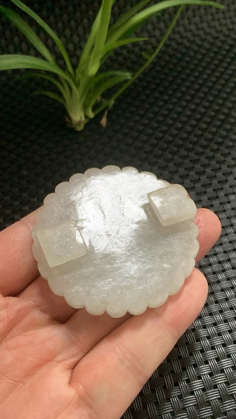 古玩玉器清代翡翠雕“花卉紋”帶扣拍賣,當(dāng)前價(jià)格9800元