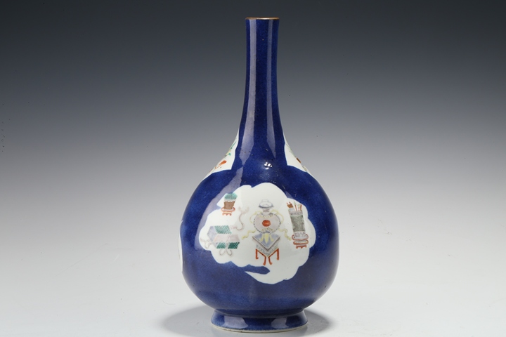 古玩陶瓷清晚·灑藍釉開窗五彩博古紋膽瓶真品鑒賞圖