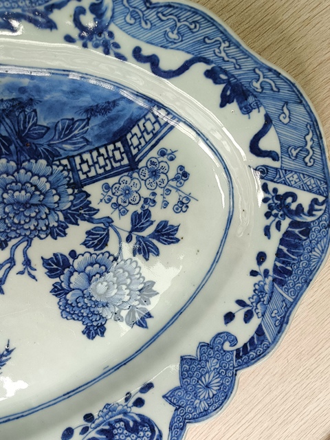 古玩陶瓷花卉紋青花盤真品鑒賞圖