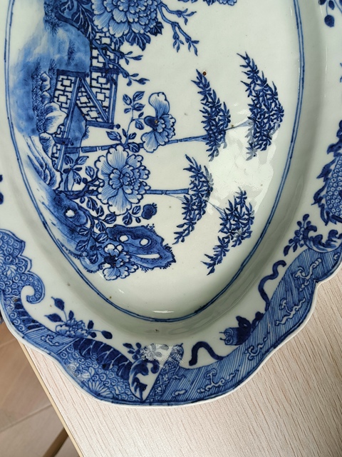 古玩陶瓷花卉紋青花盤真品鑒賞圖