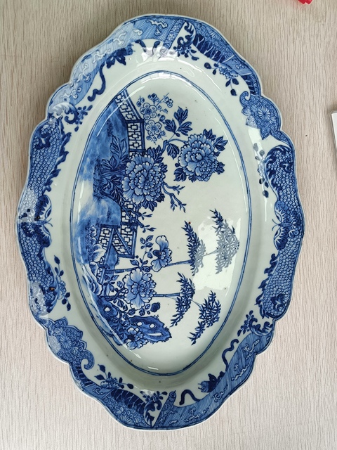 古玩陶瓷花卉紋青花盤真品鑒賞圖