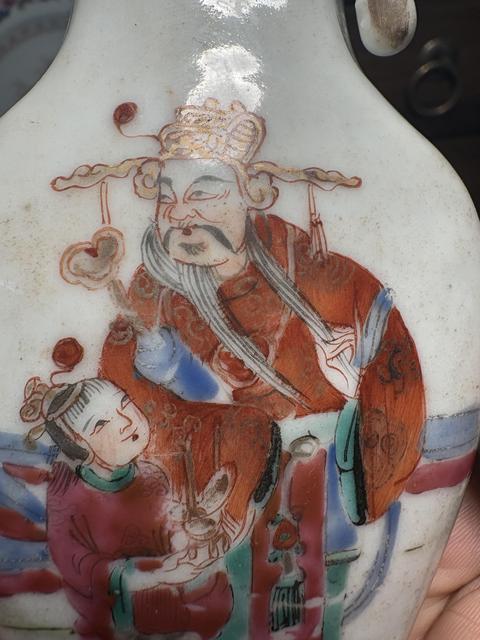 古玩陶瓷清代粉彩天官賜福壁瓶真品鑒賞圖