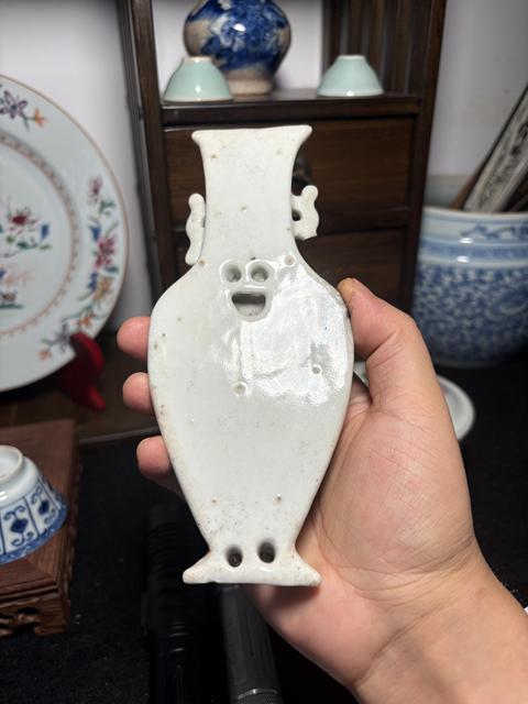 古玩陶瓷清代粉彩天官賜福壁瓶真品鑒賞圖