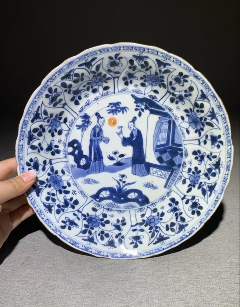 古玩陶瓷仕女紋青花盤真品鑒賞圖