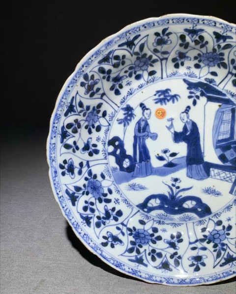 古玩陶瓷仕女紋青花盤真品鑒賞圖