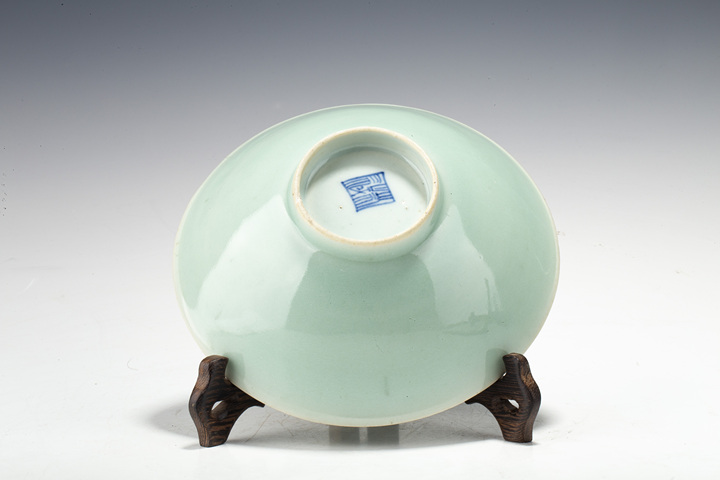 古玩陶瓷清中·豆青釉碗真品鑒賞圖