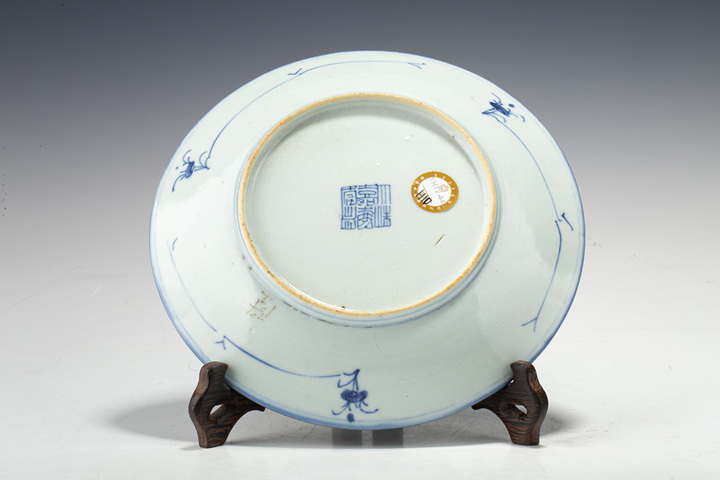 古玩陶瓷清中·青花纏枝蓮紋盤
真品鑒賞圖