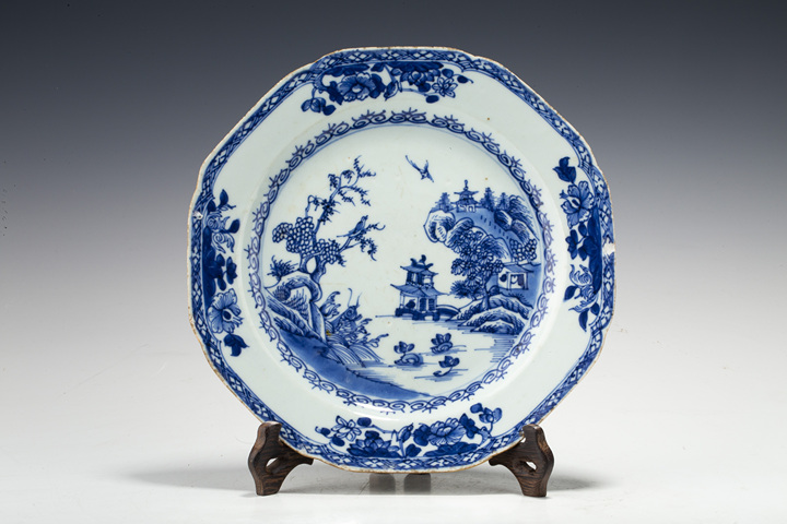 古玩陶瓷清中·青花山水樓閣花鳥紋八方盤真品鑒賞圖