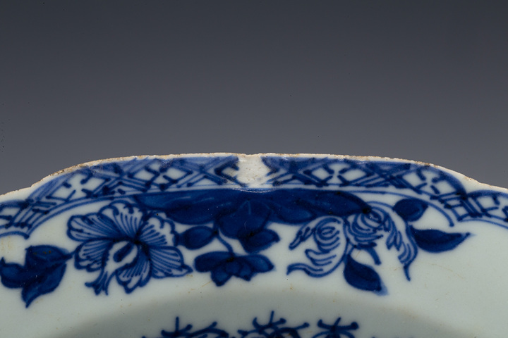 古玩陶瓷清中·青花山水樓閣花鳥紋八方盤真品鑒賞圖