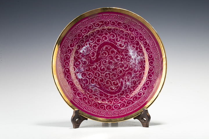 古玩陶瓷民國·胭脂紅描金穿花龍紋折沿盤一對真品鑒賞圖