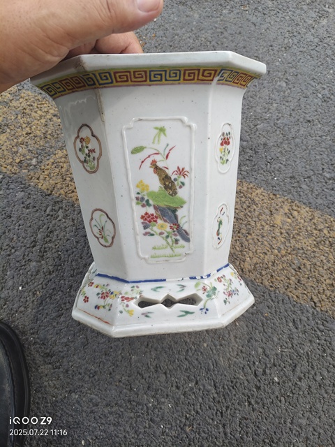 古玩陶瓷粉彩花鳥紋八方花盆真品鑒賞圖
