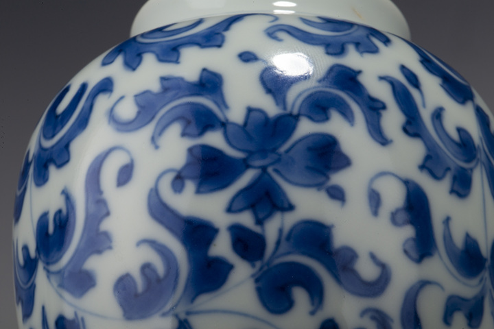古玩陶瓷清康熙·青花纏枝花卉紋小瓶拍賣,當前價格836元