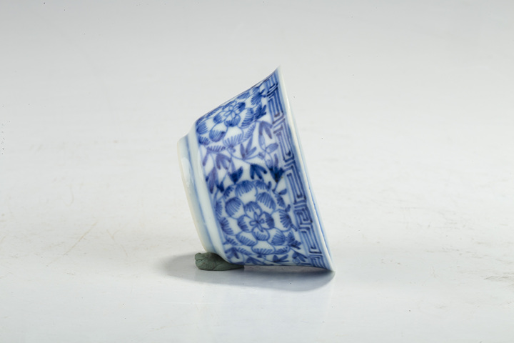 古玩陶瓷清康熙·青花纏枝團花紋杯碟一套拍賣,當前價格108元
