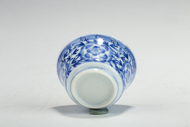 古玩陶瓷清康熙·青花纏枝團花紋杯碟一套拍賣,當前價格108元