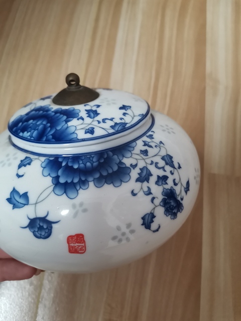 古玩陶瓷花卉紋蓋罐真品鑒賞圖