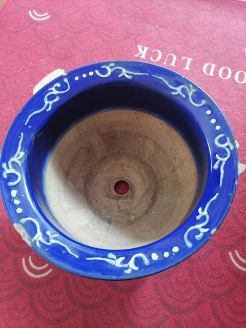 古玩陶瓷藍(lán)釉貼塑玻璃白花盆真品鑒賞圖