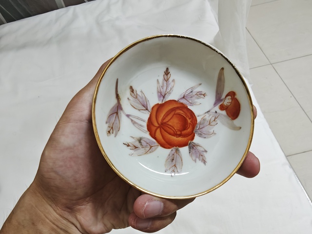 古玩陶瓷花卉紋盤真品鑒賞圖