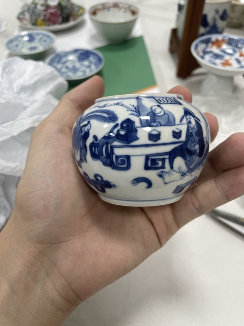 古玩陶瓷清中期青花渣斗真品鑒賞圖